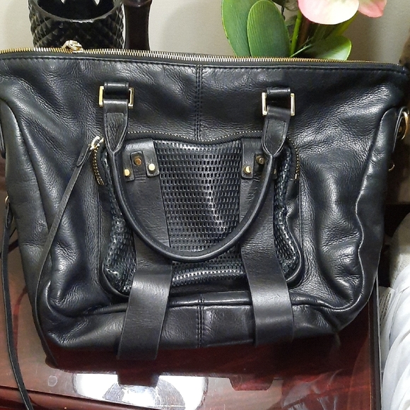 She+Lo Black Leather Tote with Textured Accents - Picture 4 of 8